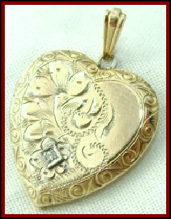 090821_curio_cabinet_antique_lockets001003.jpg